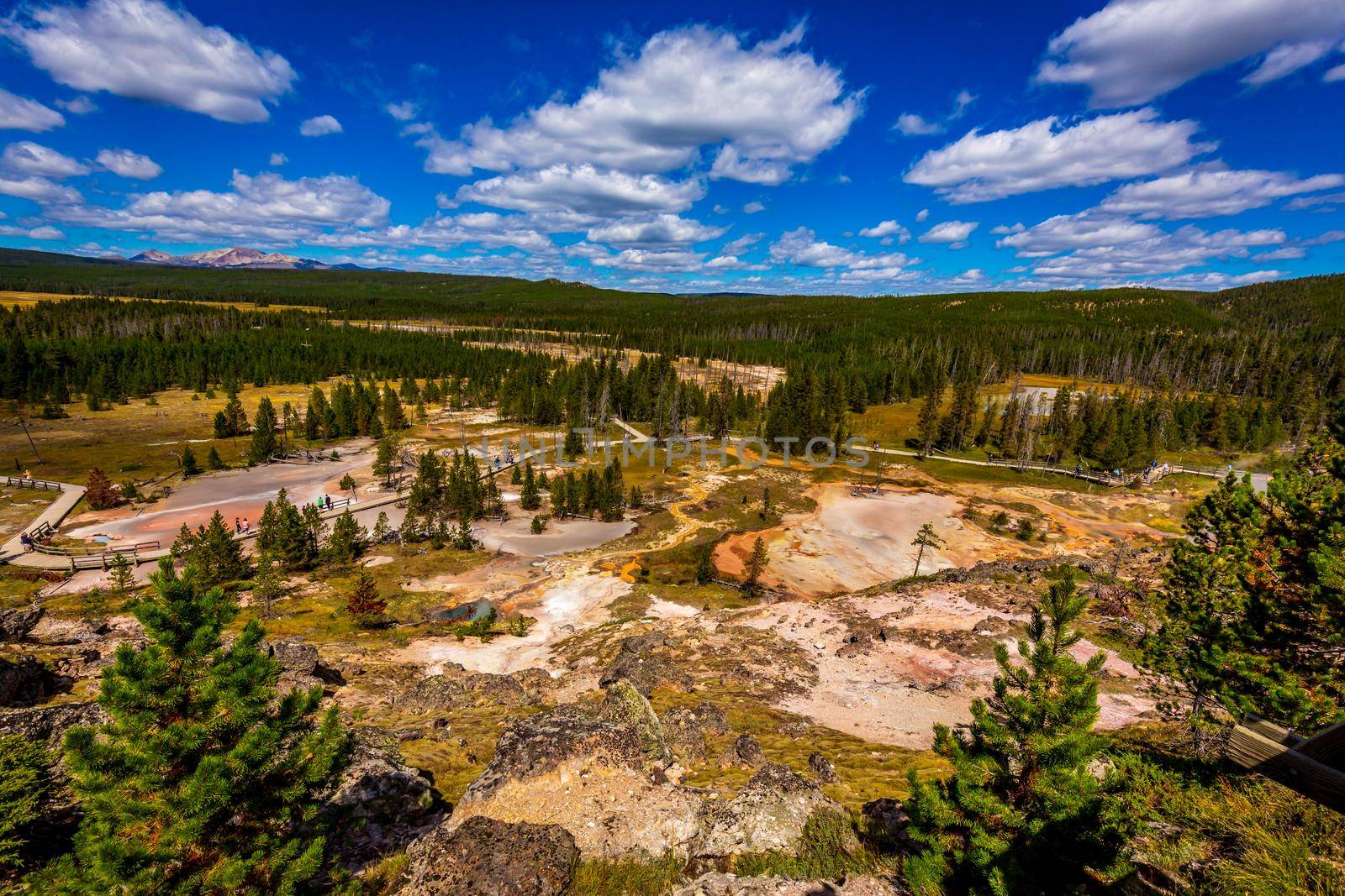 Artist Paintpots in Yellowstone by gepeng