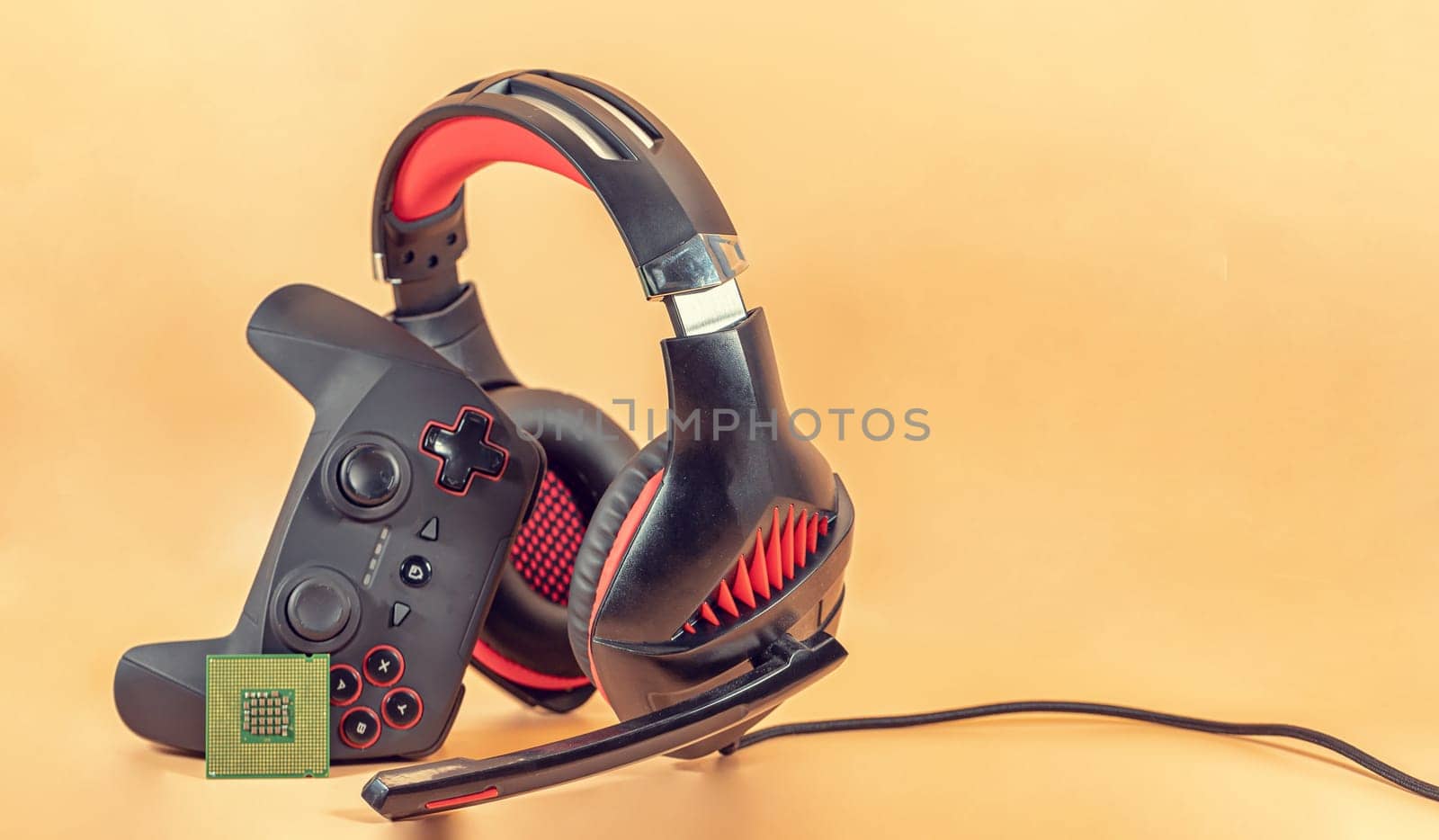 Game kit in red and black: wireless gamepad and audio headset