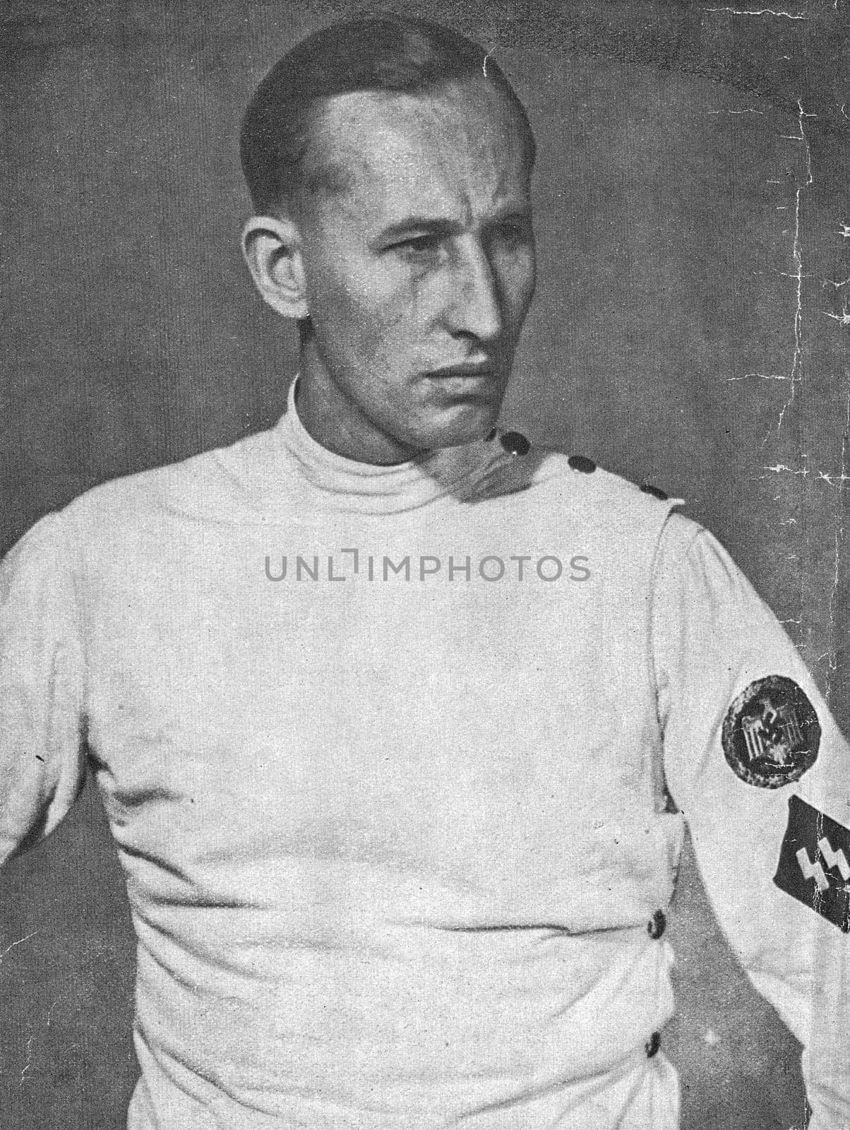 Reinhard Heydrich as a youth, he engaged his younger brother, Heinz, in mock fencing duels. He excelled in his schoolwork. A talented athlete, he became an expert swimmer and fencer. by roman_nerud