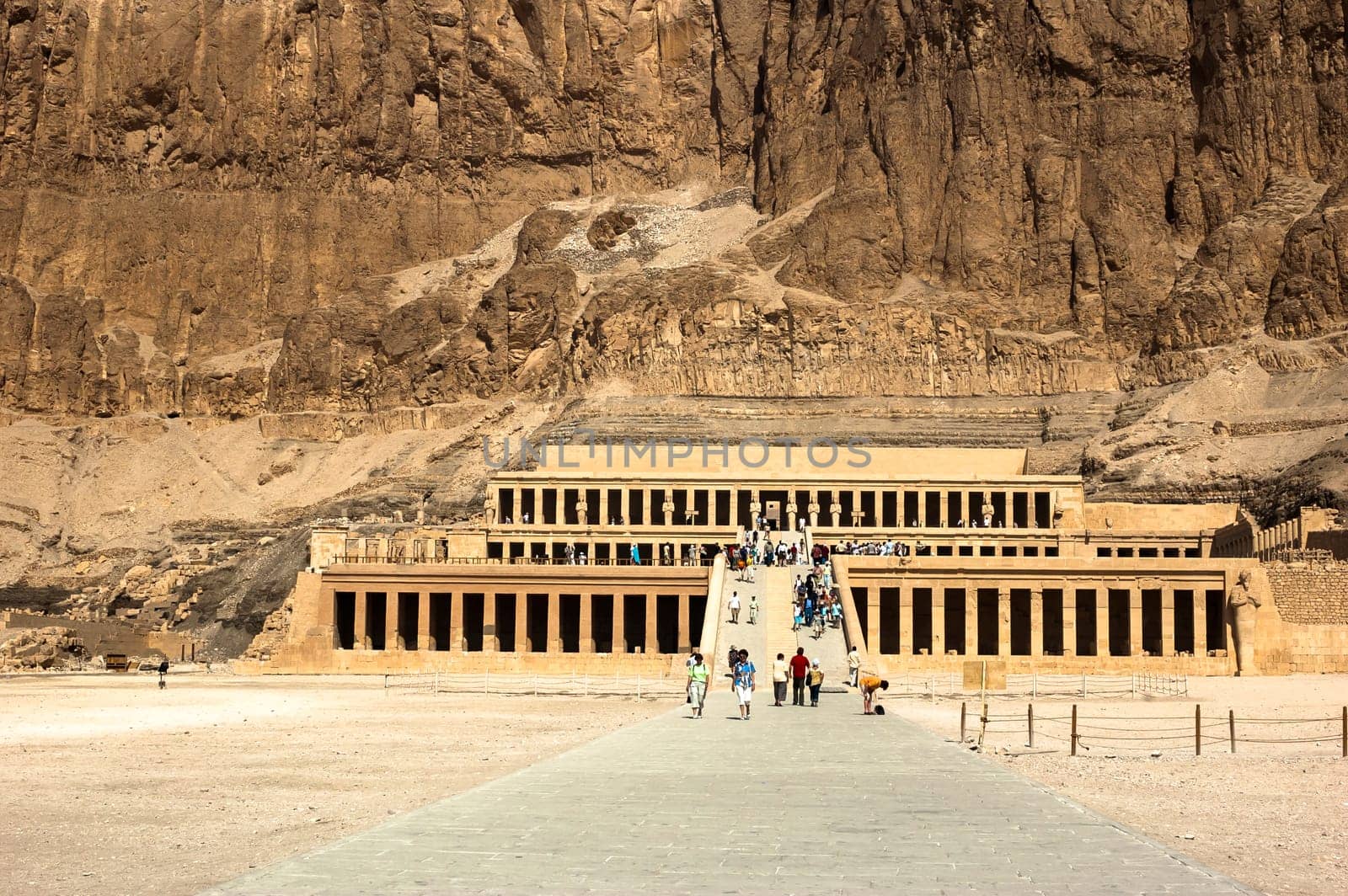 Tourists at Hatshepsut temple by Giamplume