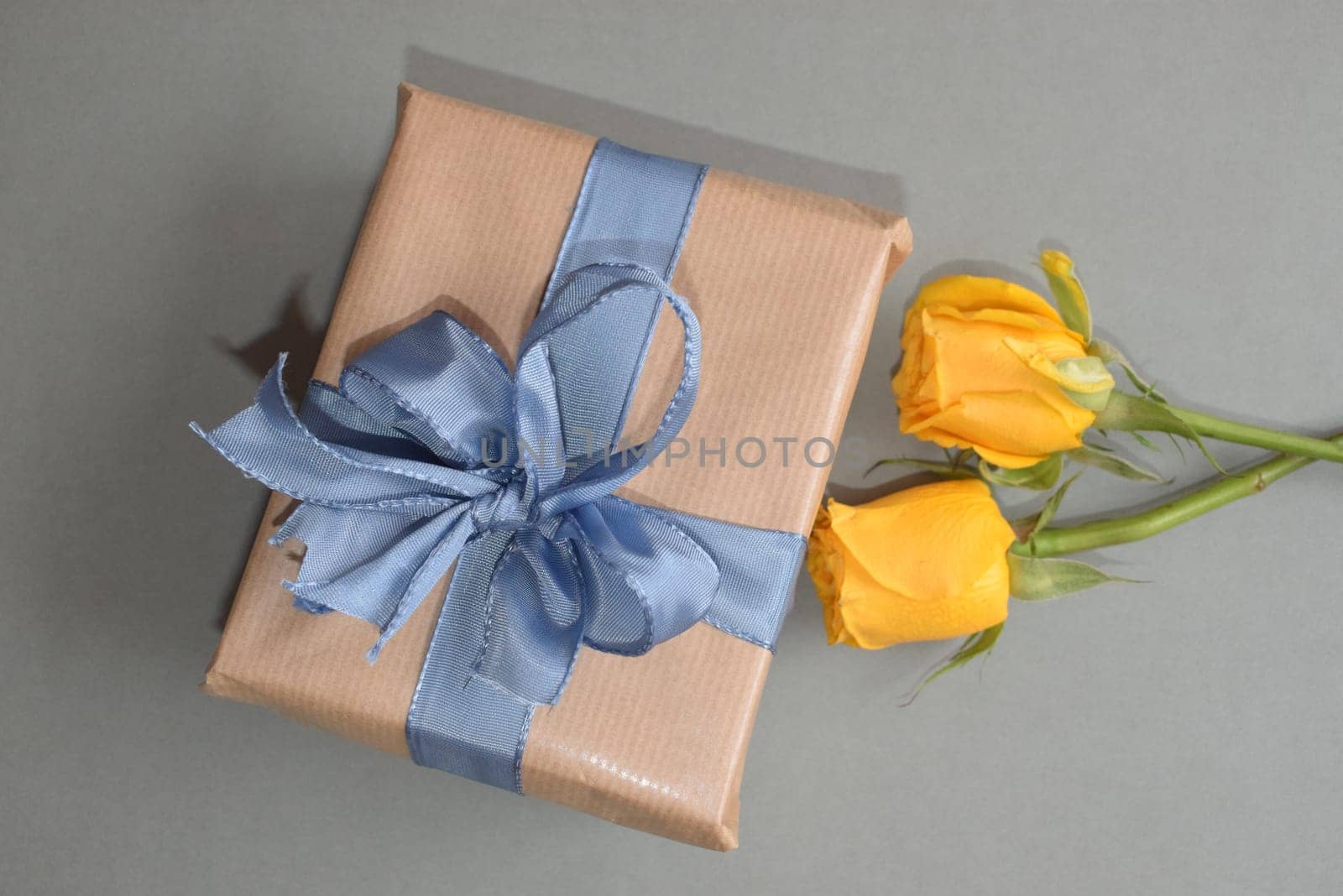 Give a gift from the heart to the loved one. Yellow rose.