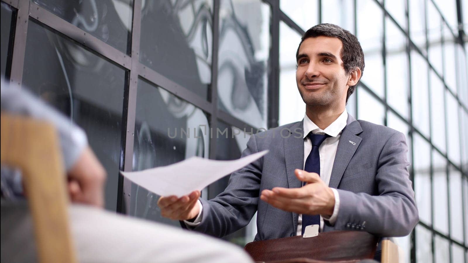 Raising a few important points in signing a contract in the office