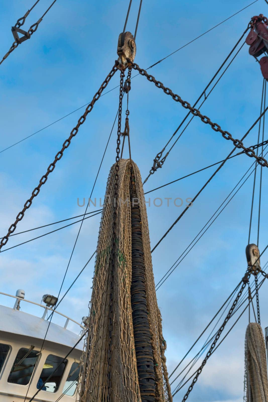 the nets of one of the last fishing boats from the Dutch island of Texel, fishing here is hit hard: more than half of the fishermen stop.