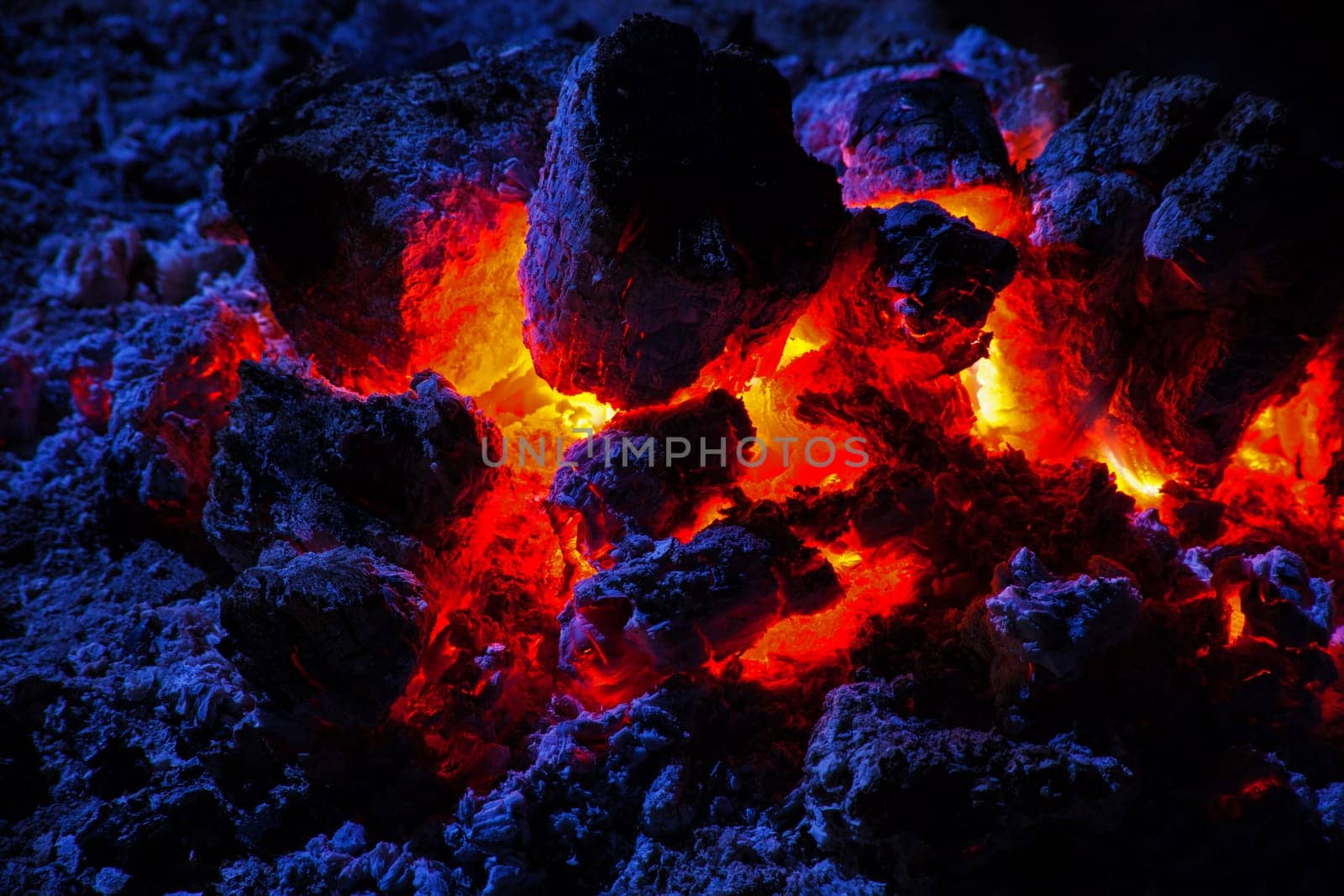 Glowing embers 10604 by kobus_peche