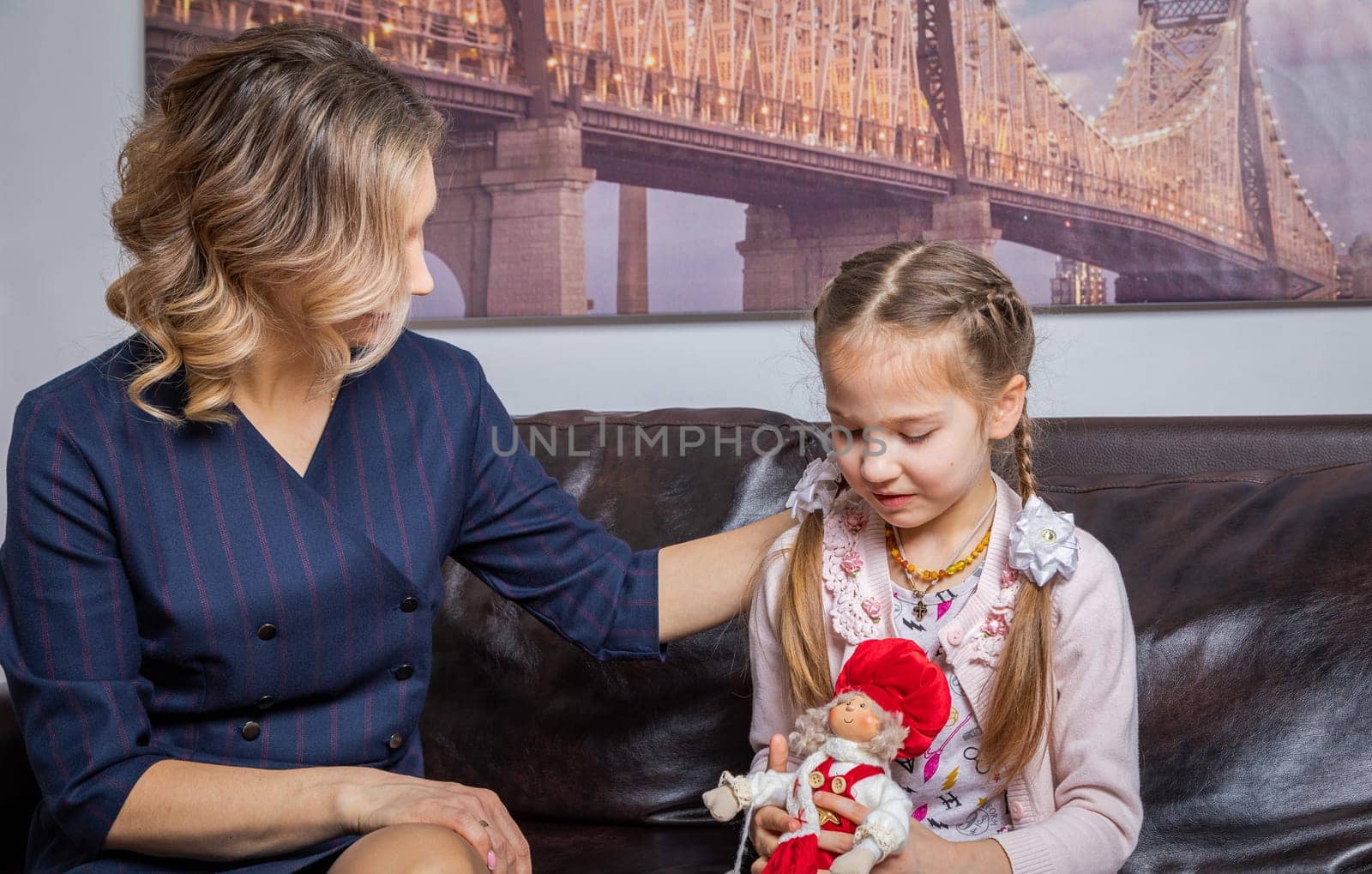 The girl psychologist plays a puppet character game with the child