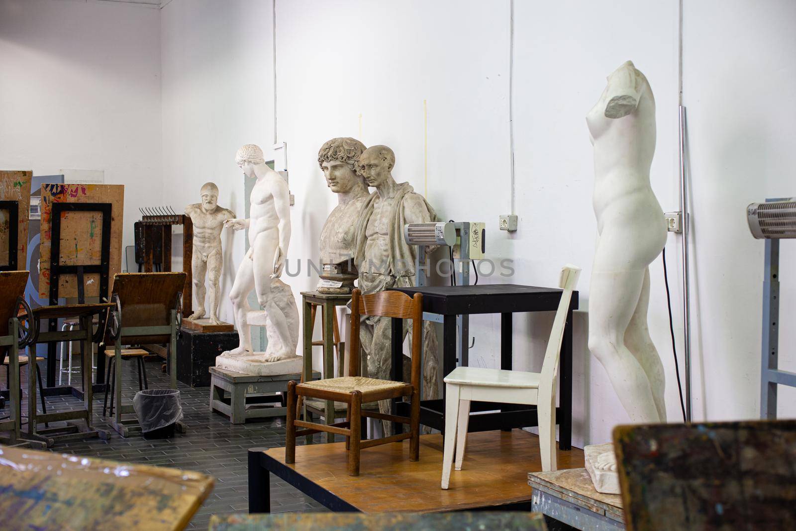 Easels, statues and chairs in the painting classroom of fine art school