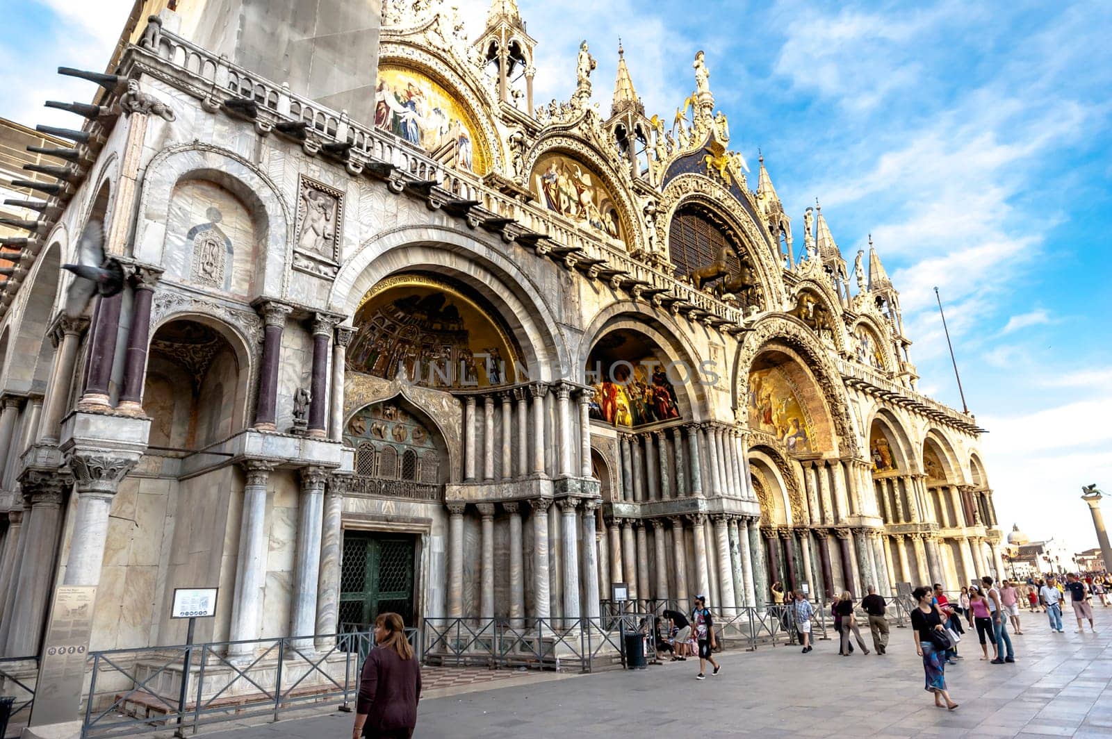 Tourists in San Marco square by Giamplume