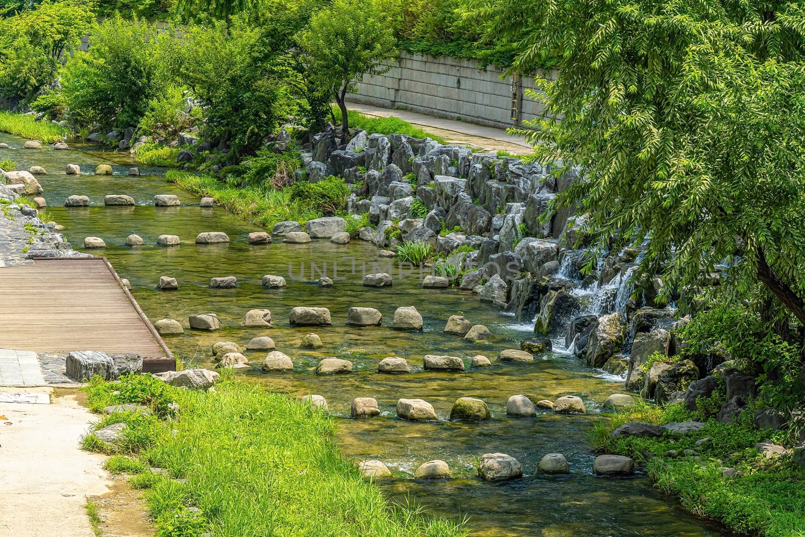 Cheonggyecheon, a modern public recreation space in downtown Seoul by f11photo