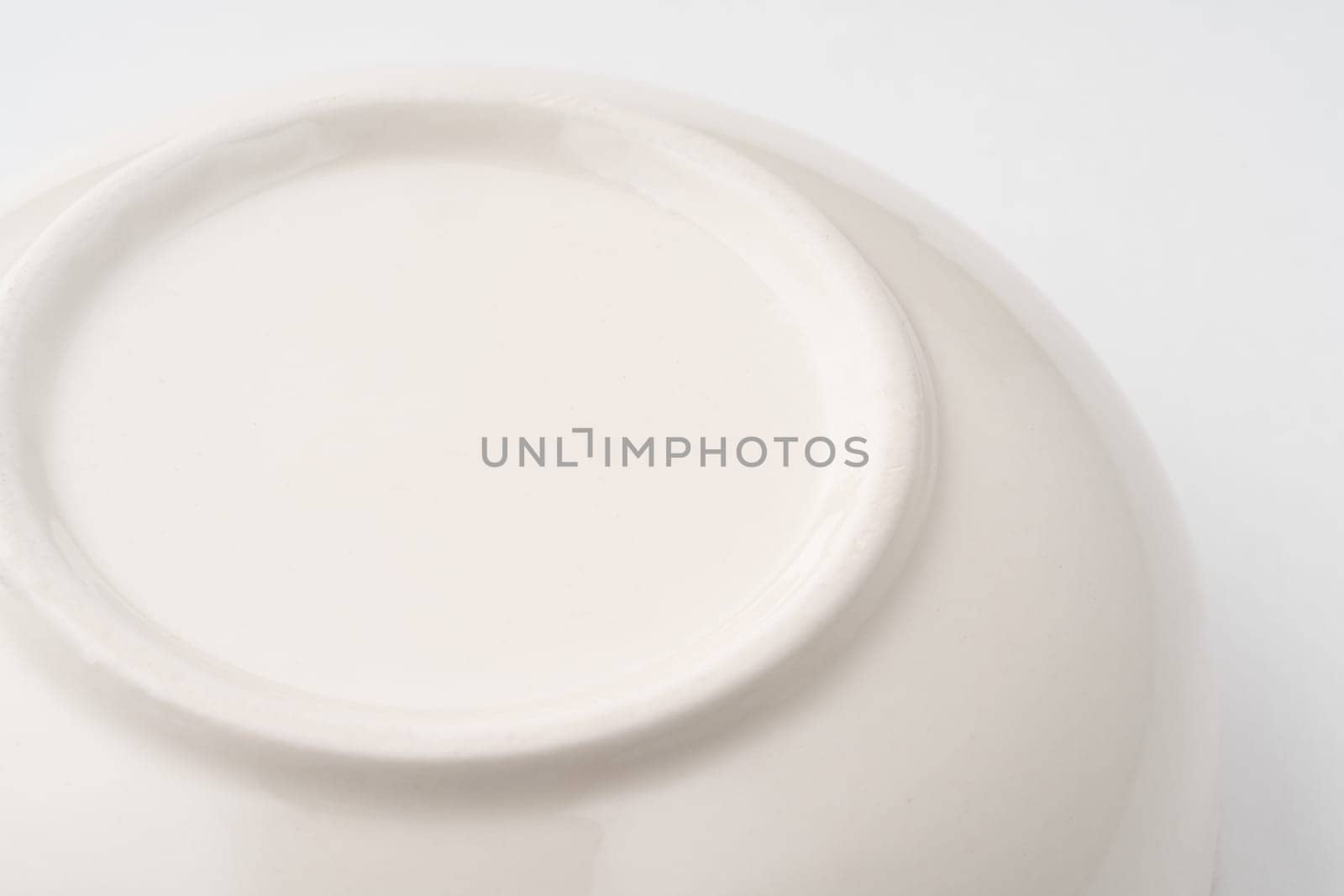 A closeup shot of the underside of a white bowl by A_Karim