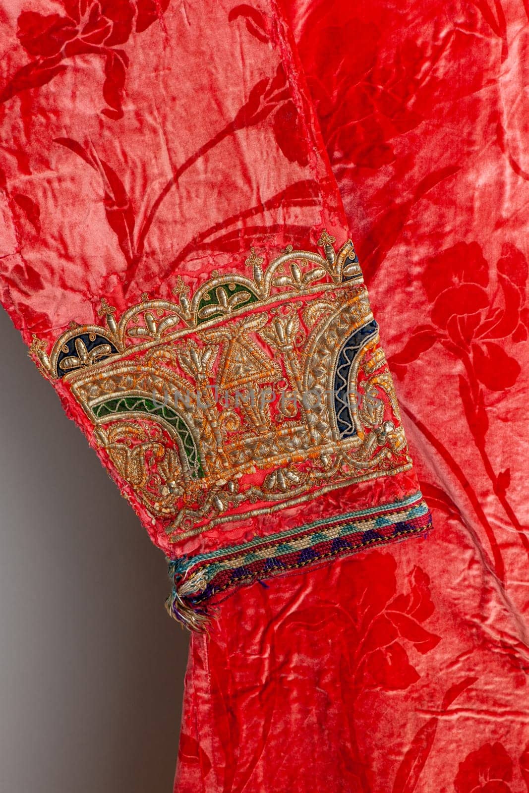 The decorative elements and ornaments on the Uzbekistan national robe sleeve by A_Karim