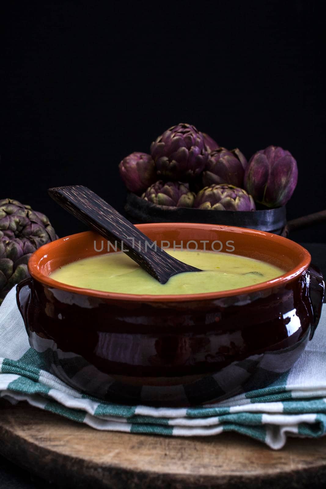 View of delicious velvet sauce of artichokes