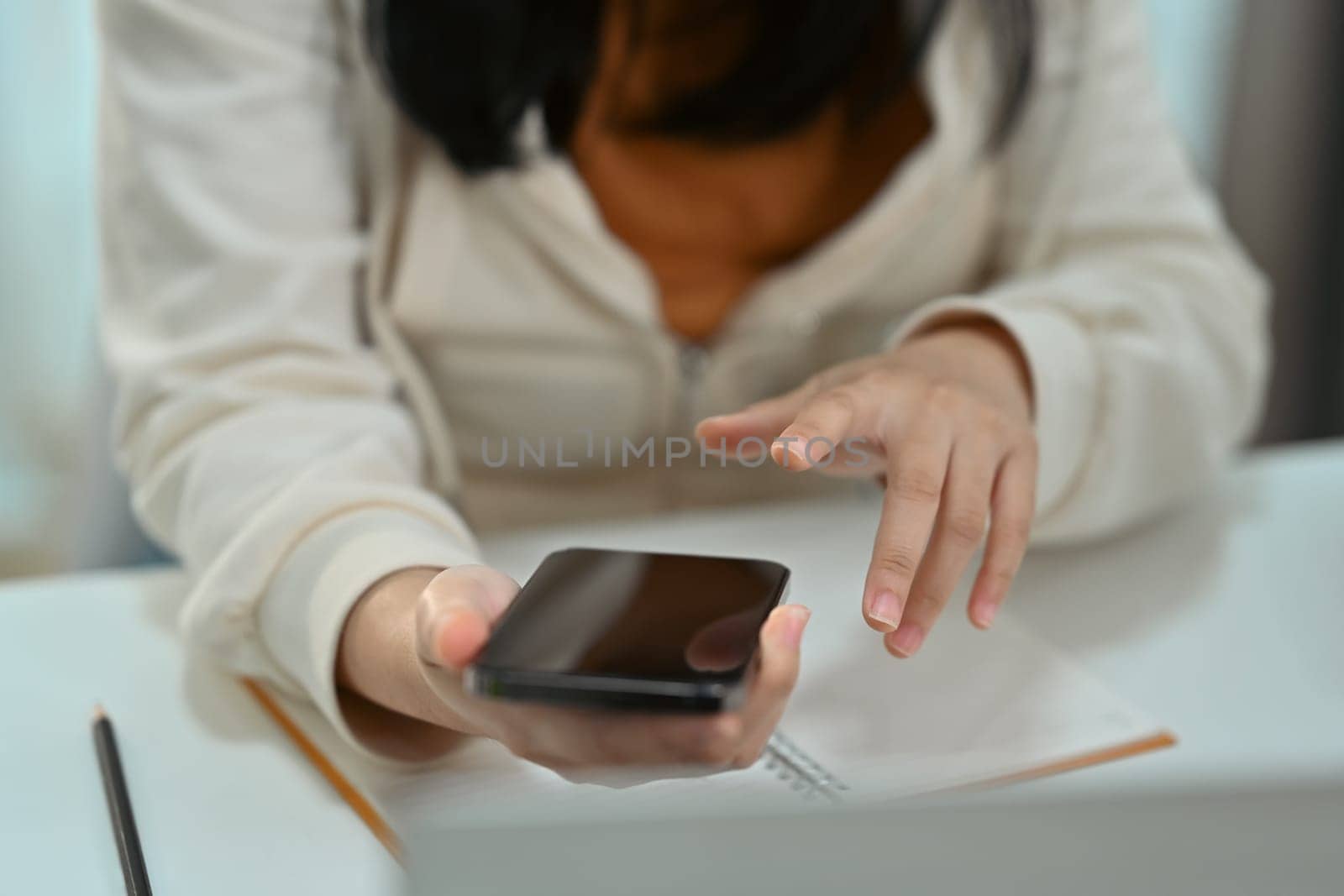 Young woman hand texting text message on mobile phone. Communication, technology and lifestyle concept.
