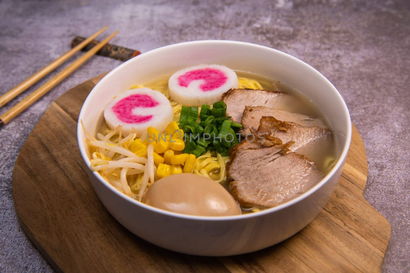 Fresh ramen noodles with garnish, pork tenderloin, eggs marinated in Mirin and soy sauce, bean sprouts, corn, nori leaf, spring onion, and homemade Narutomaki with codfish back, Hight quality