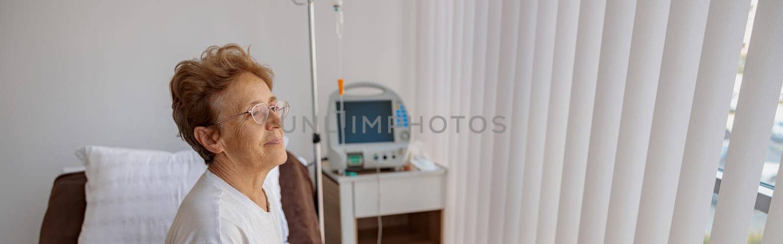 Smiling senior female patient in the ward of modern medical clinic. High quality photo