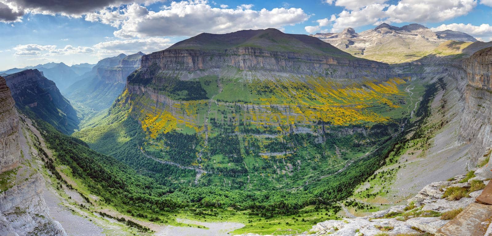 Panorama of the beautiful Ordesa Valley by elxeneize