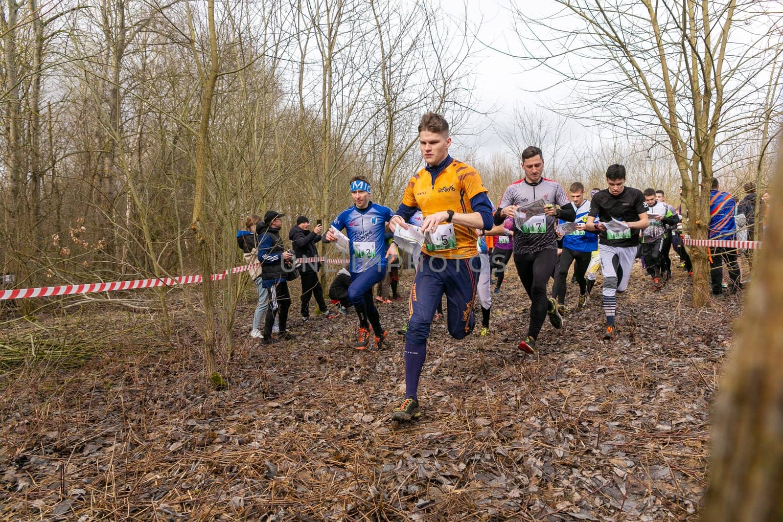 Mass start of the relay at competitions in outdoor orienteering Grodno Forest Day. by BY-_-BY