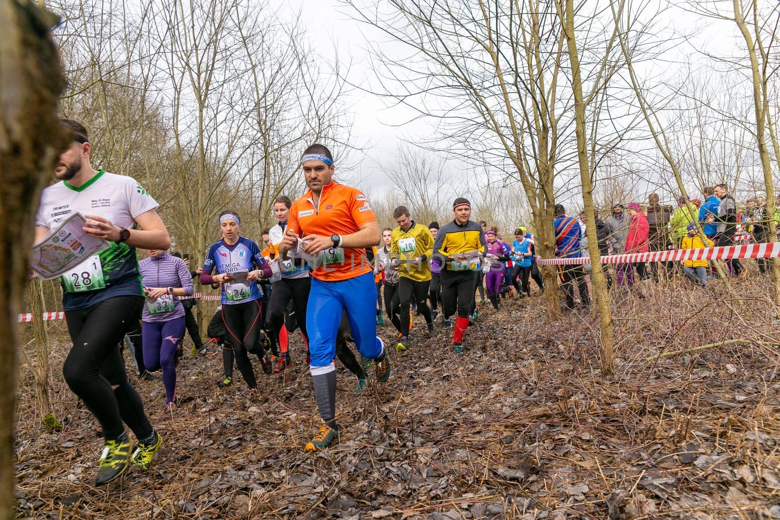 Mass start of the relay at competitions in outdoor orienteering Grodno Forest Day. by BY-_-BY