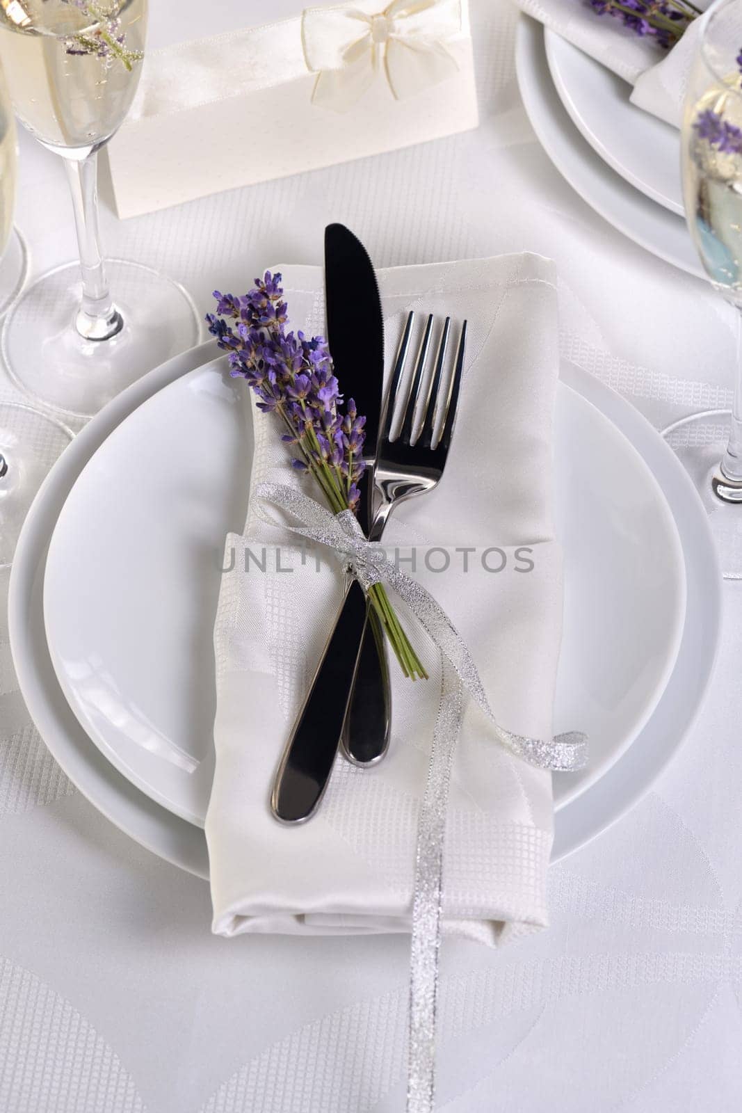 Table setting in Provence style by Apolonia