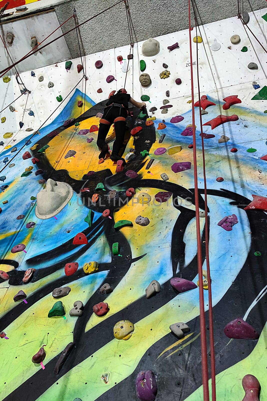 girl climbing up the wall of the training climbing wall.