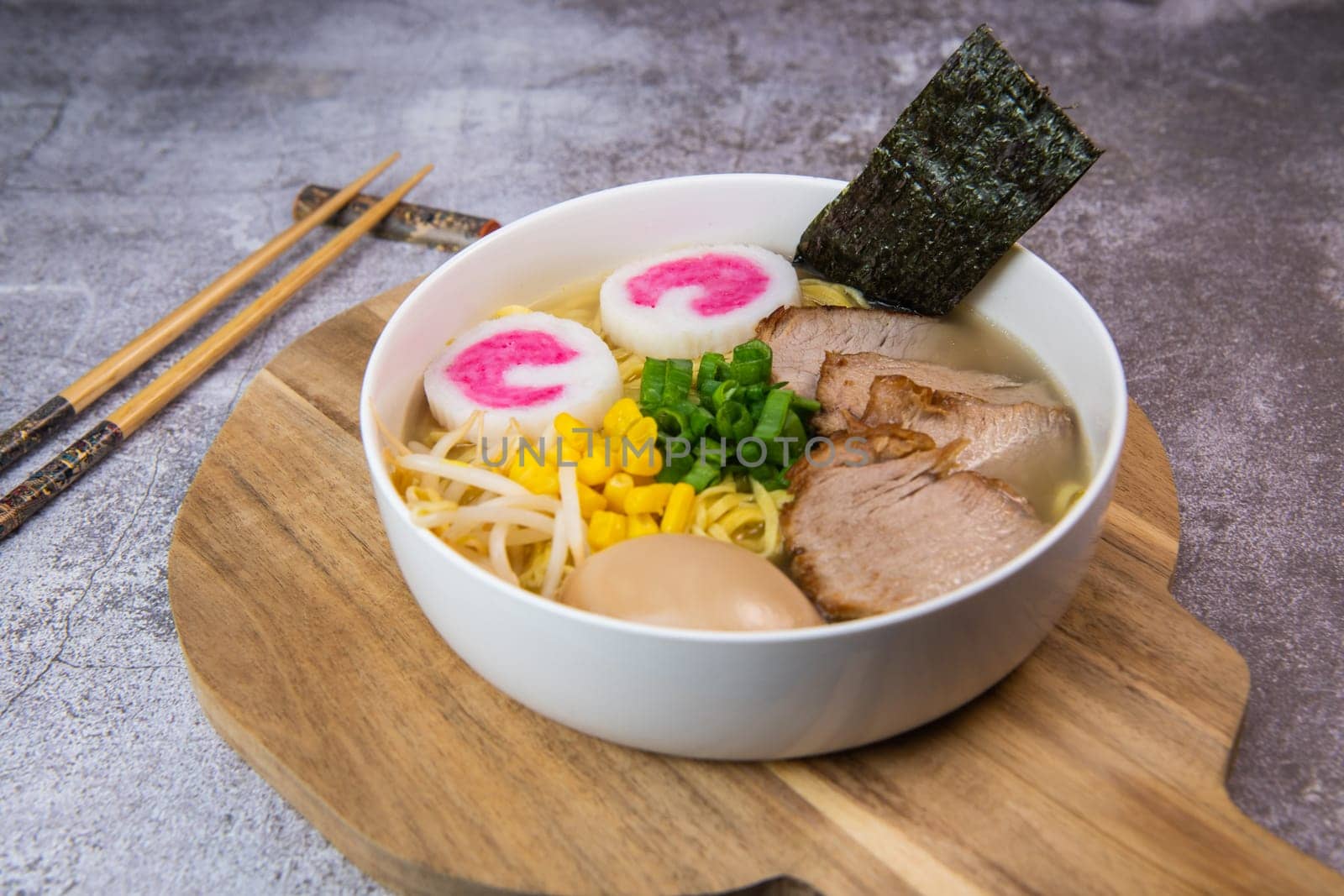 Fresh ramen noodles with garnish, pork tenderloin, eggs marinated in Mirin and soy sauce, bean sprouts, corn, nori leaf, spring onion, and homemade Narutomaki with codfish back, Hight quality