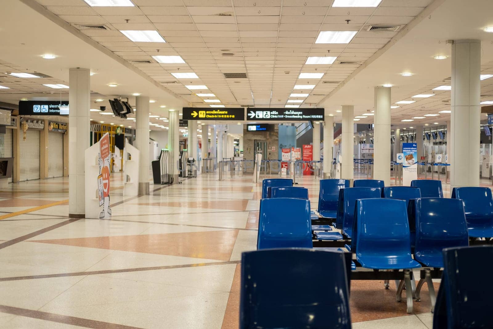 Empty airport , empty seat, seats in airport by wuttichaicci