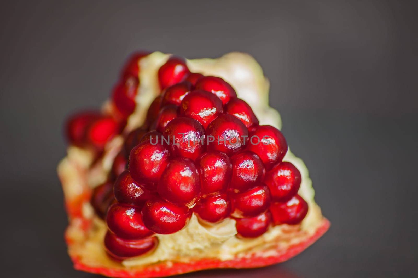 Ripe Pomegranate seeds 10595 by kobus_peche
