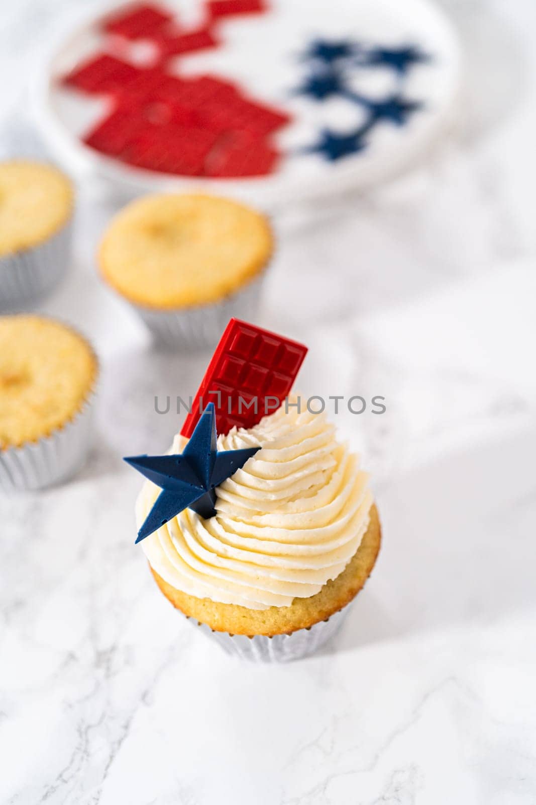 Lemon cupcakes by arinahabich