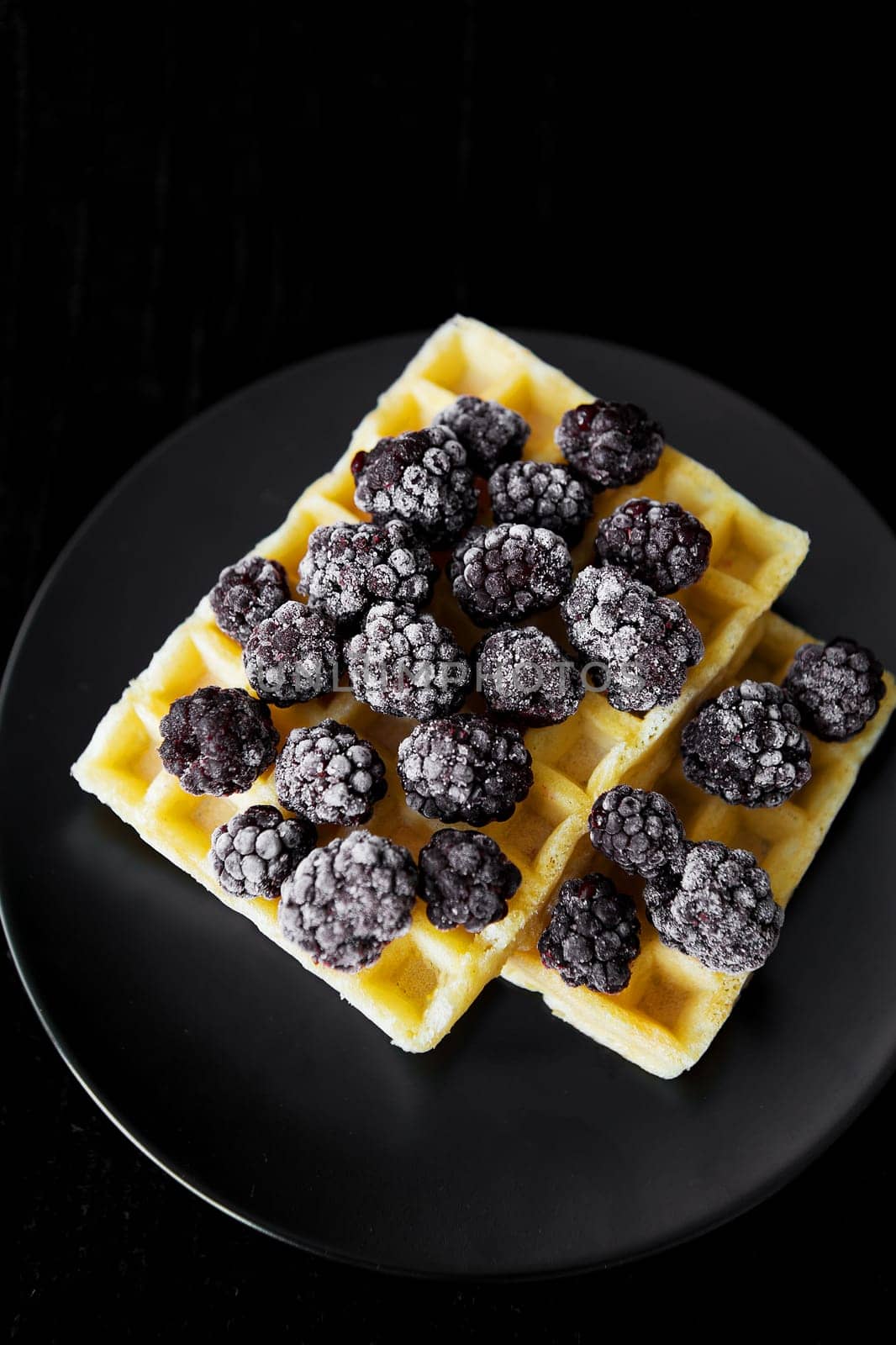 Belgian waffles with blackberry by sfinks