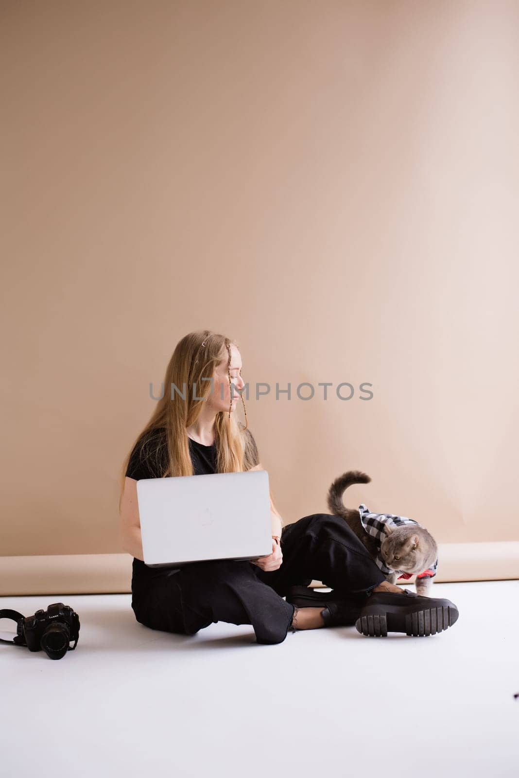 Woman freelancer working to MacBook in photostudio by OksanaFedorchuk