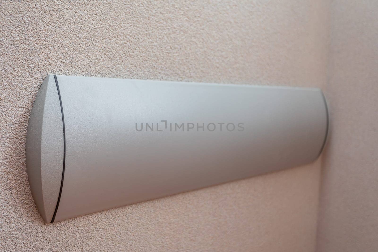 Special wall bumpers are installed on the walls of corridors frequently used by people and carts. Protecting the wall from damage.