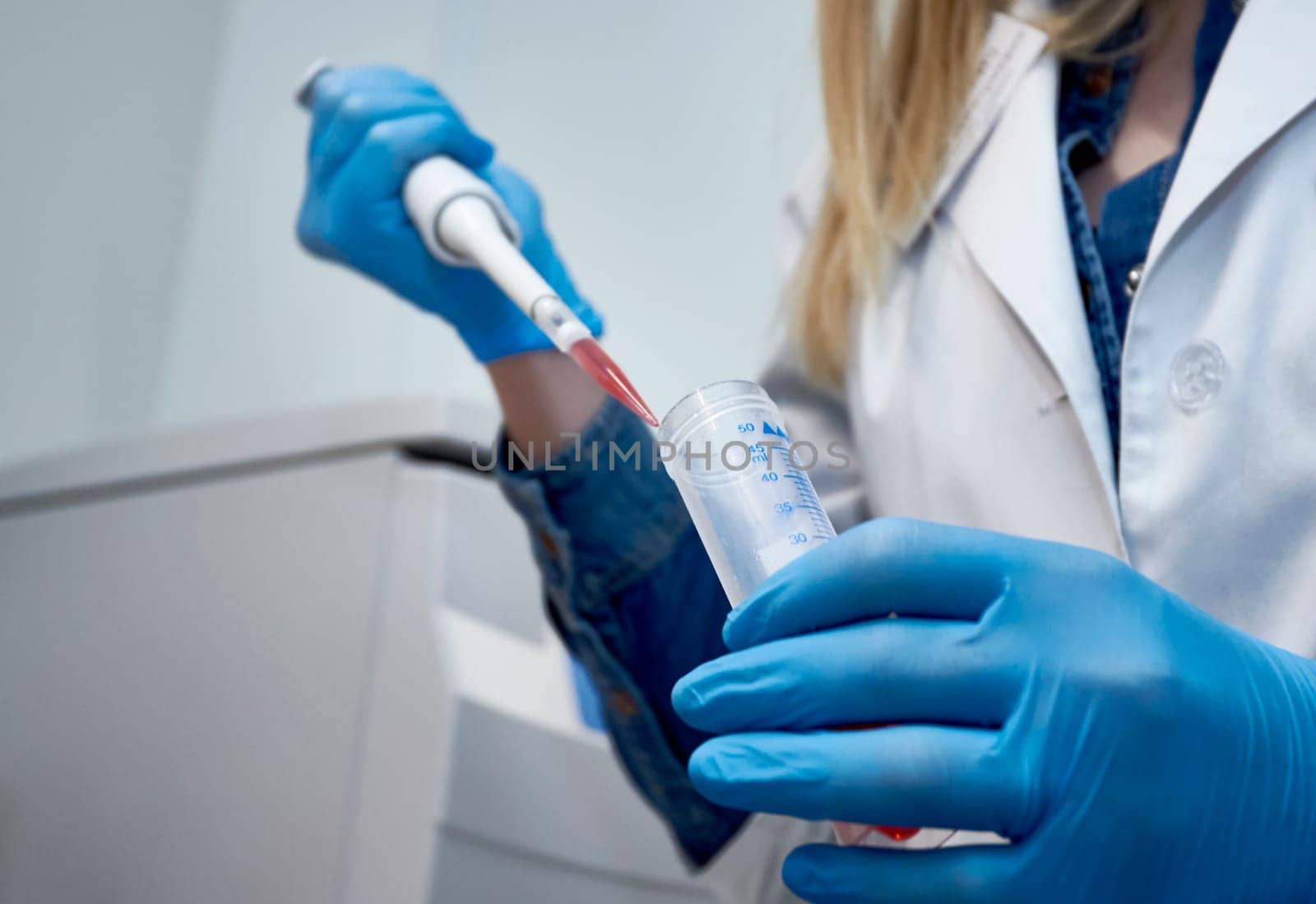 Laboratory of Genetic Biotechnology. Analysis of cell cultures for testing. Scientific and Practical Center for Pediatric Oncology.