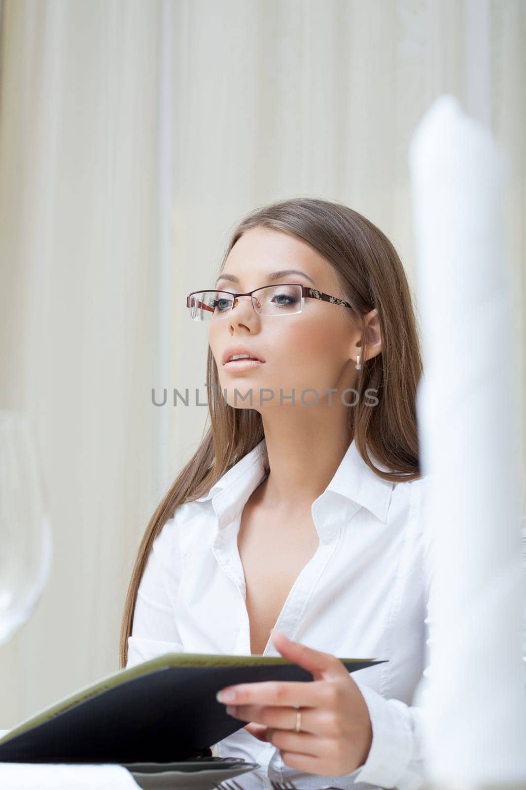 Attractive businesswoman posing in restaurant, close-up