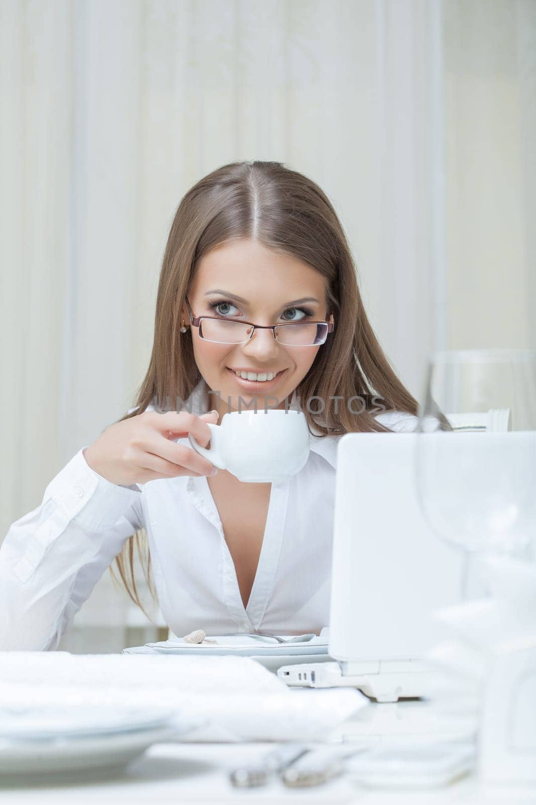 Business woman drinking coffee in restaurant, close-up
