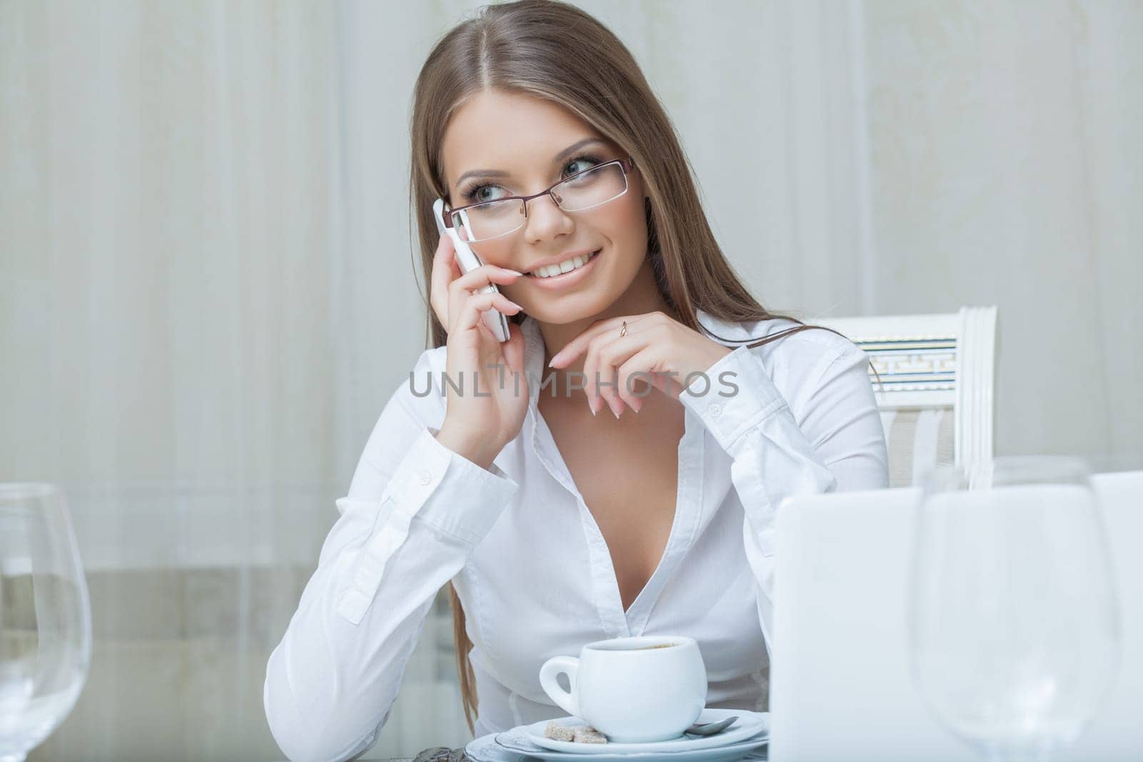 Beautiful business woman talking on mobile phone, close-up