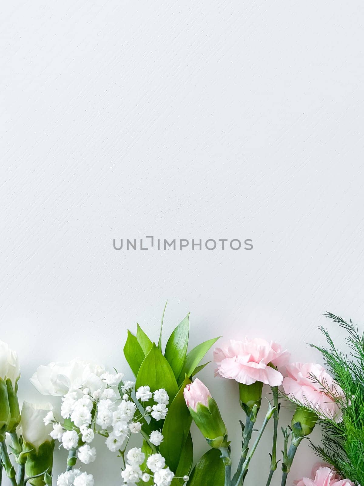 Close up photo of a bouquet of pink and white by Lunnica