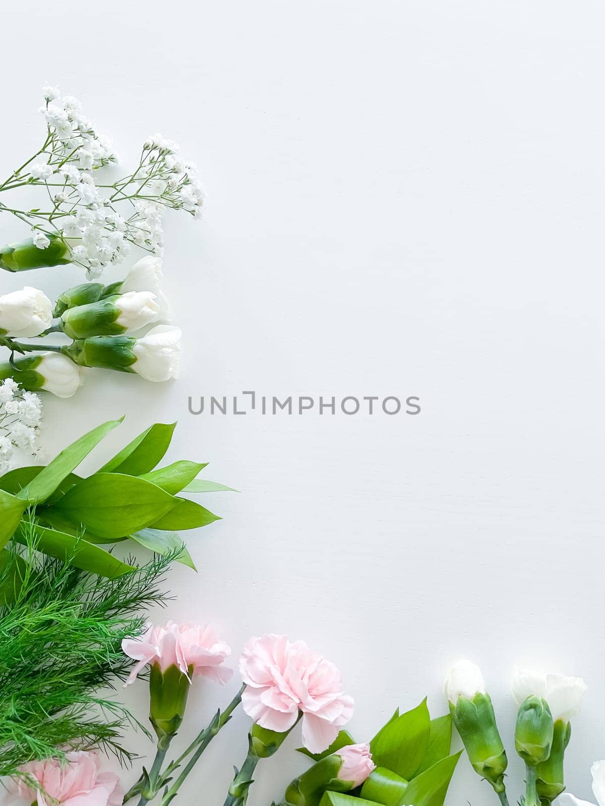 Close up photo of a bouquet of pink and white by Lunnica