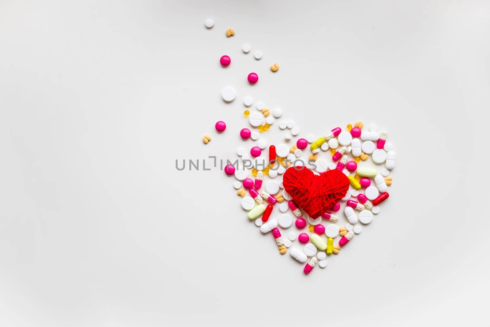 Assorted pharmaceutical medicine pills, tablets and capsules for the treatment of heart disease.