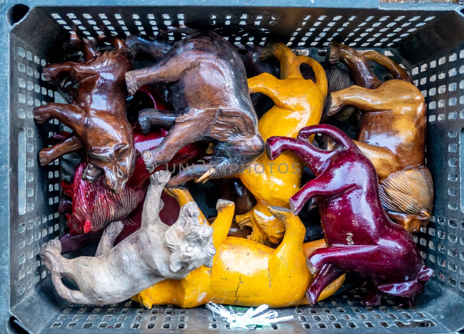 Wood carvings are various animal models. Sold in plastic baskets by Satakorn