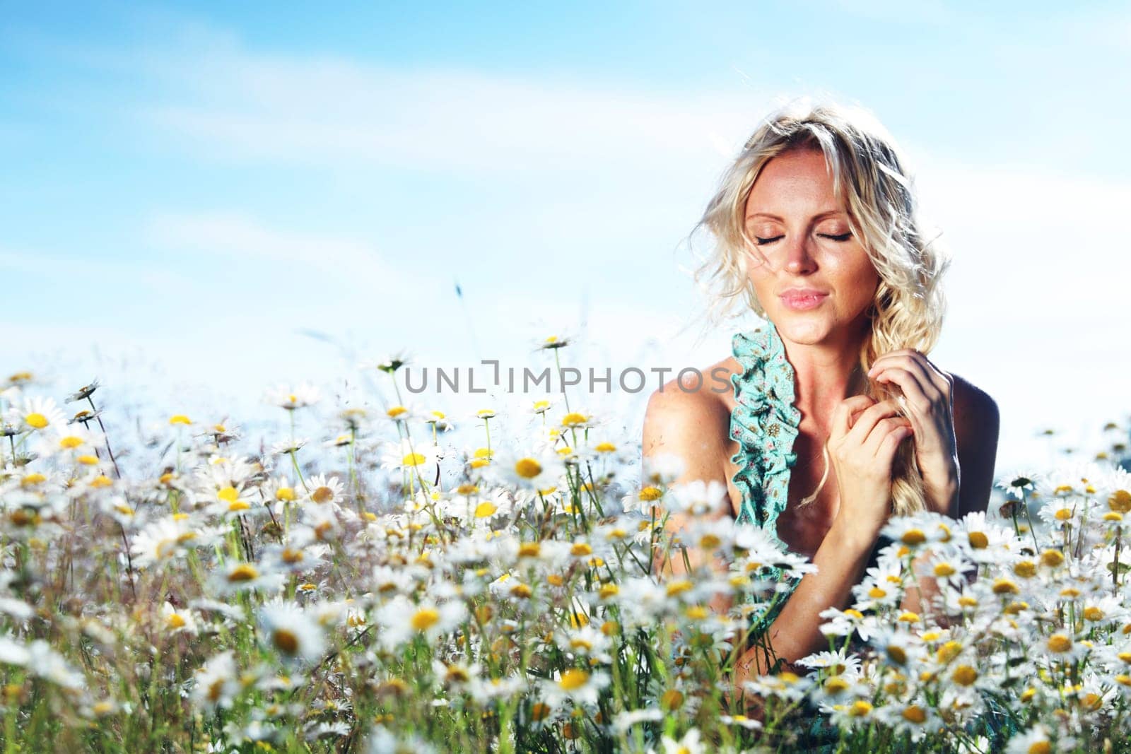 beautiful girl on the daisy flowers field 