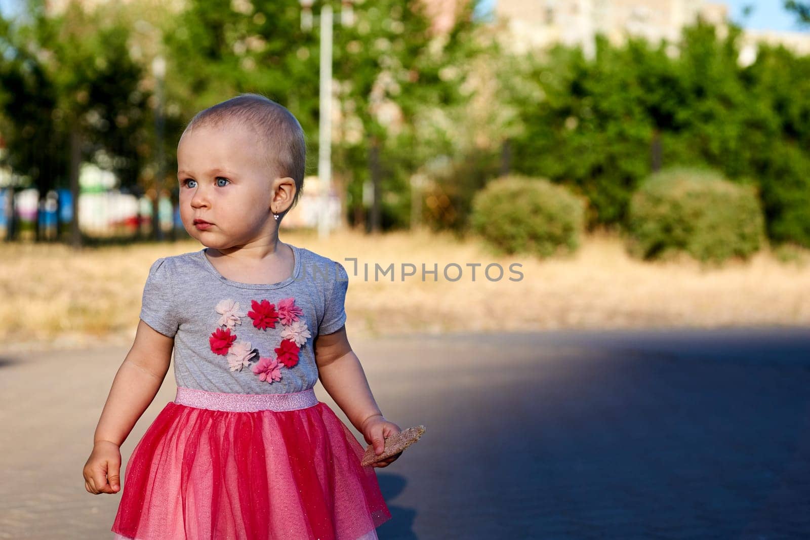 Charm girl child traveler exploring the surroundings discovering world by jovani68