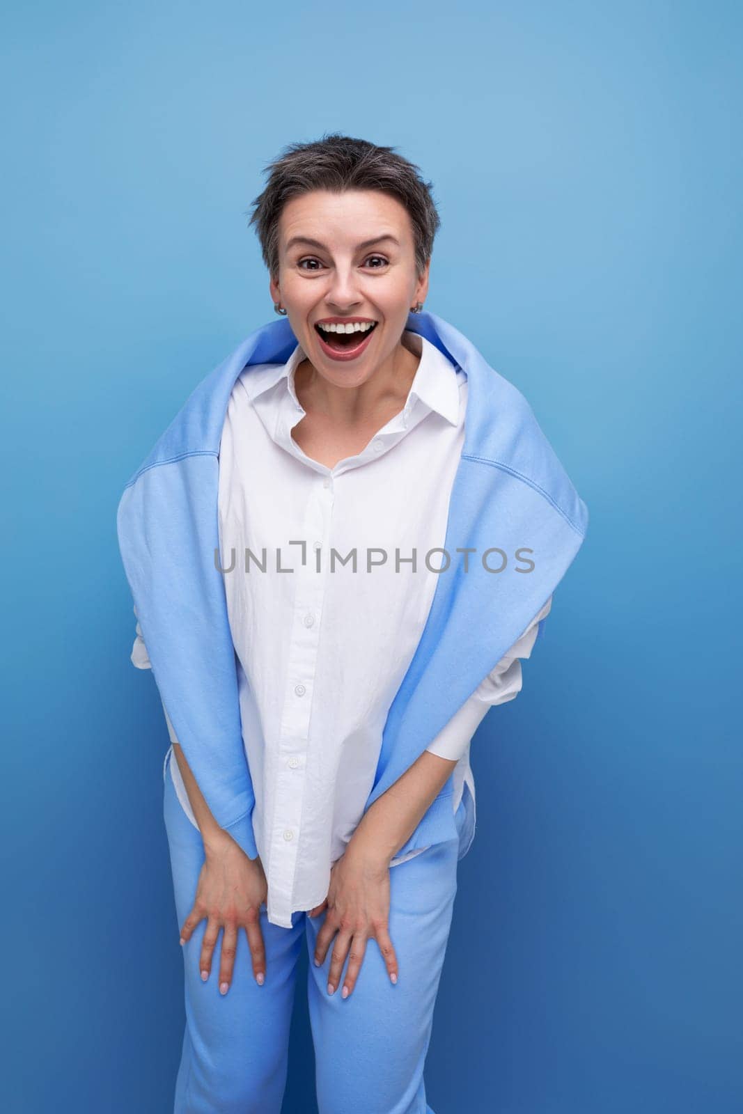 close-up portrait of a charismatic short-haired lady in a casual shirt.