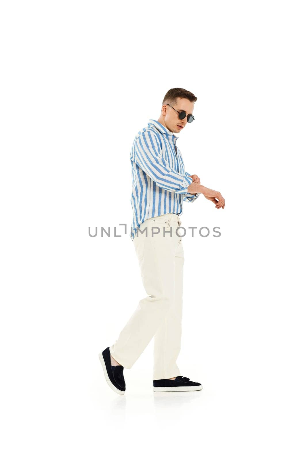 Smiling happy confident man in sunglasses and in casualwear standing isolated on white background. full length.