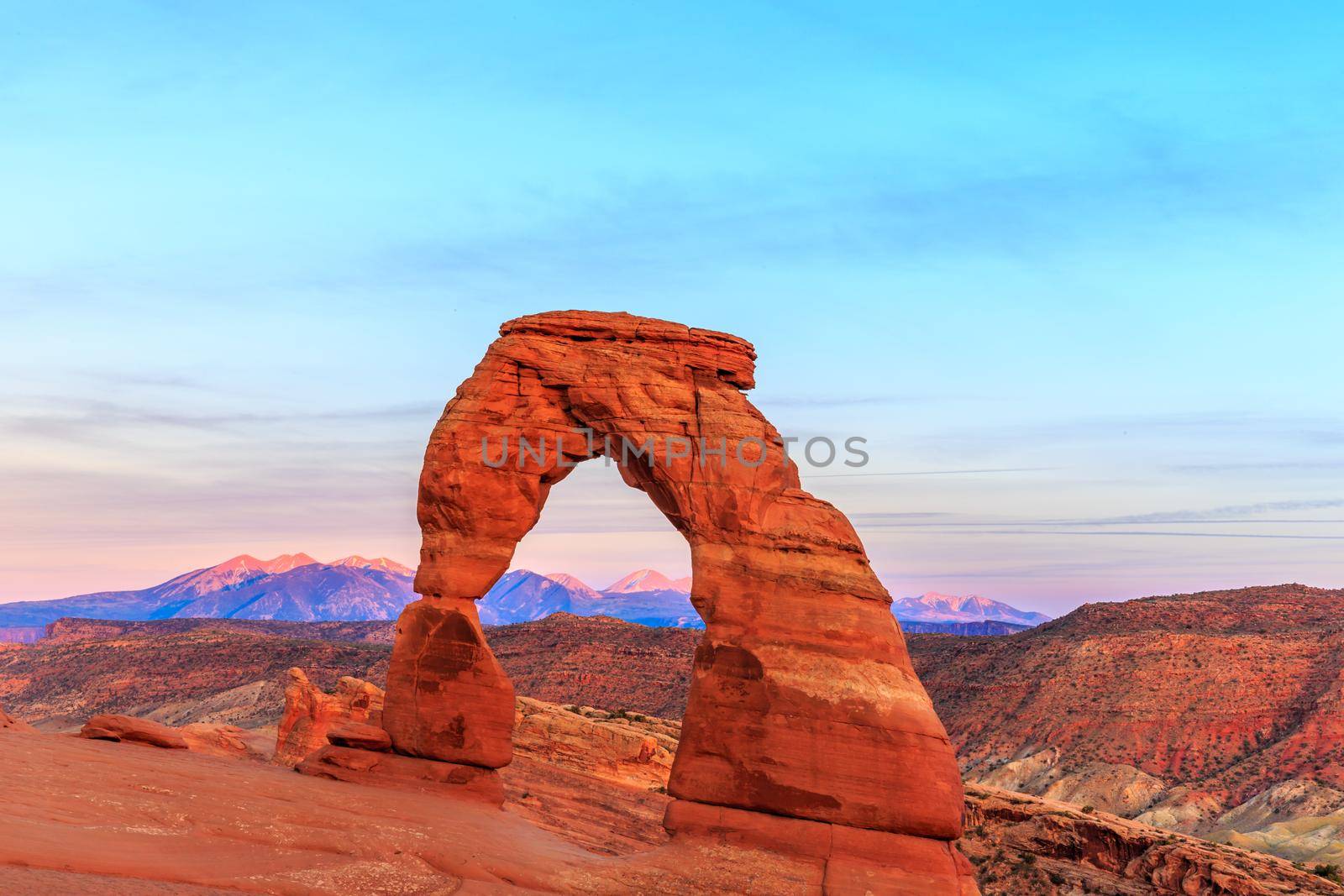 Sunset at delicate arch in Arches National Park, Utah.