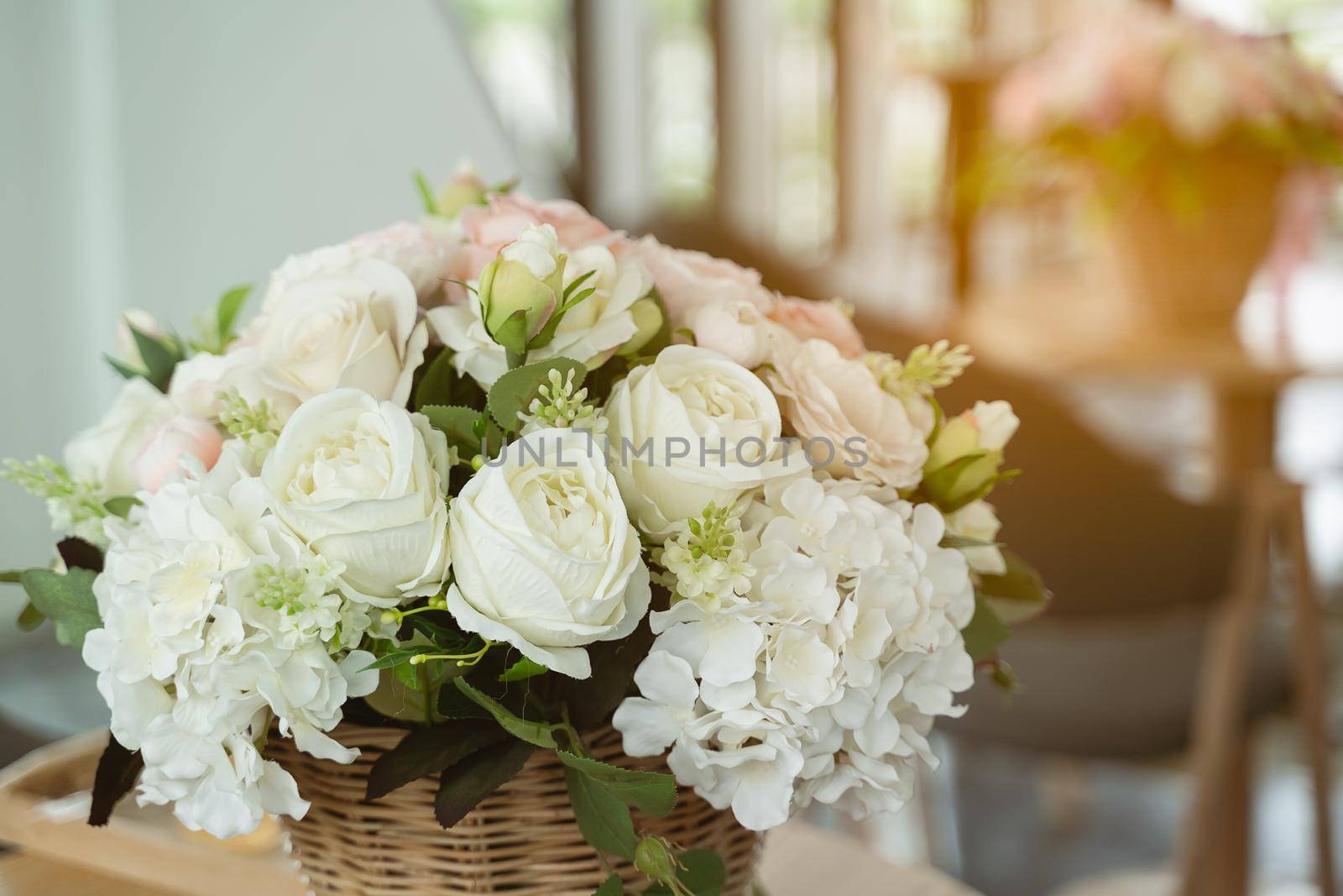 close up of white rose flowers on the table in the cafe