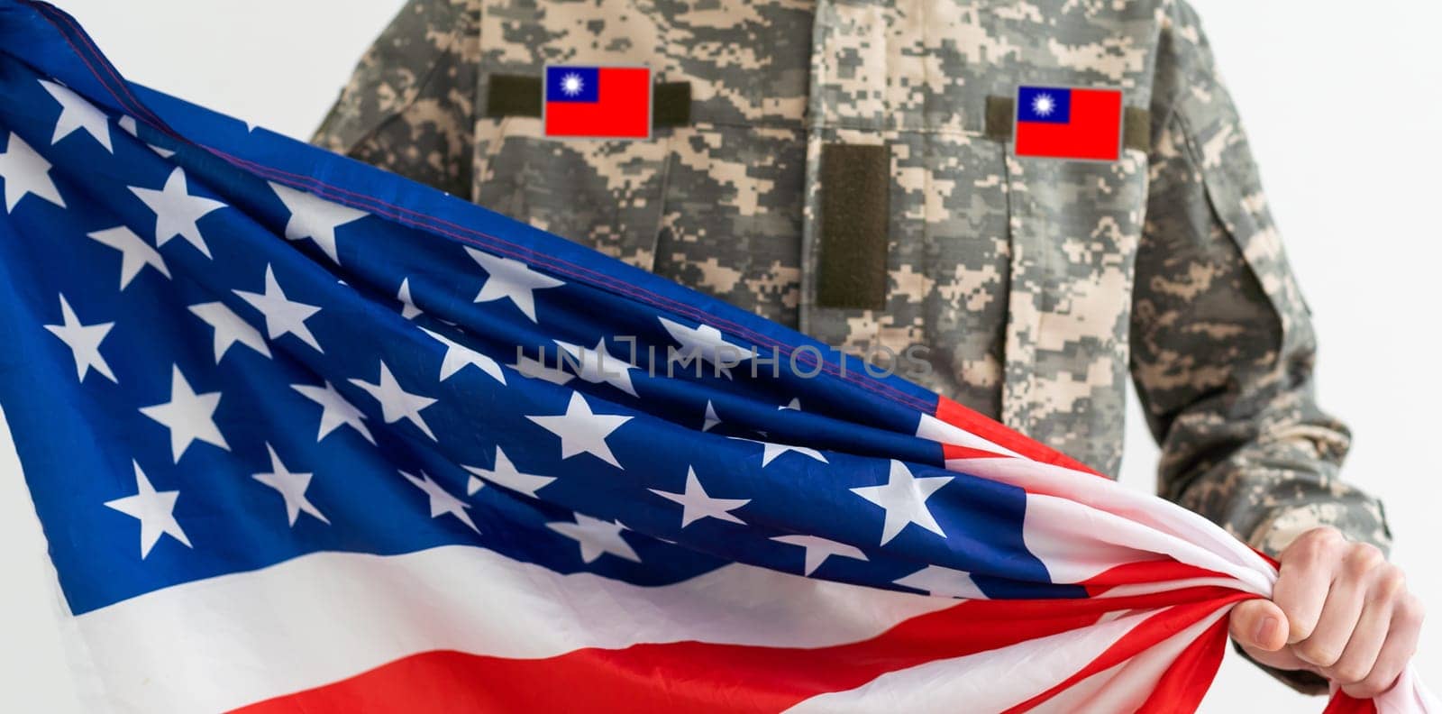 military taiwan with usa flag.