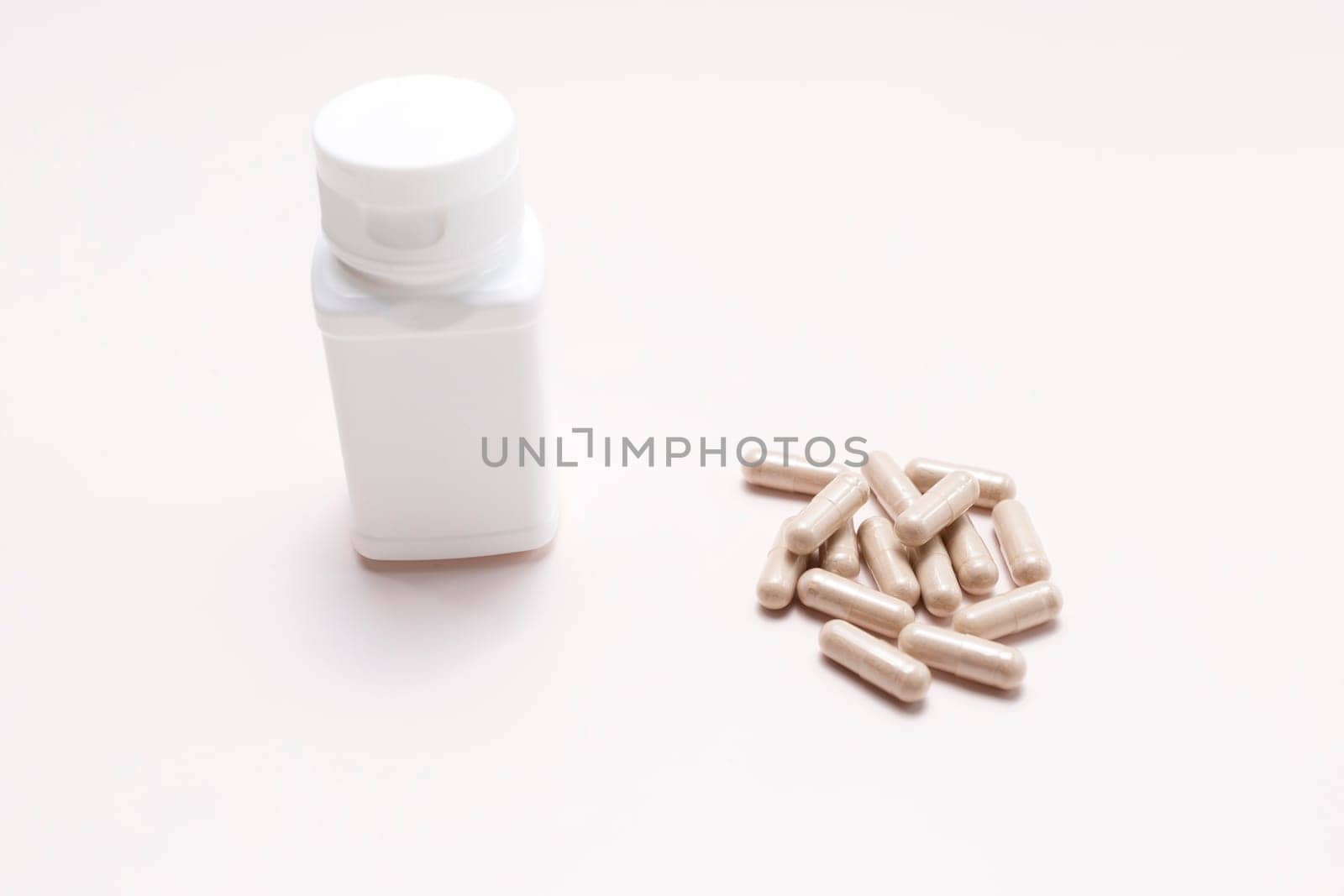 A Handful Of Pills, Capsules OF Slippery Elm On Human Hand, Top view. Dietary Nutritional Supplement, Medication. Ulmus Fulva, Herbal Remedy Concept. Horizontal Plane, Copy Space For Text.