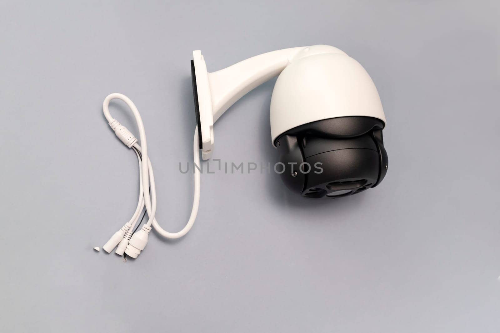 Mockup Alarm Security System, Intruder Video Monitoring, Surveillance Camera For Smart Home, House on Gray Background. Wifi Videcam, cctv. Copy Space for text, Horizontal plane. Flat Lay