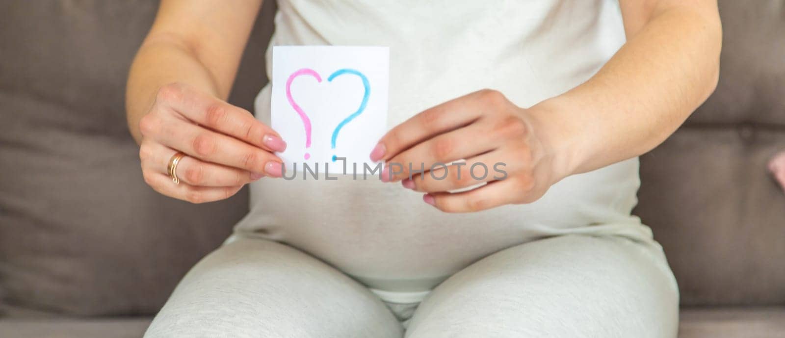 Pregnant woman who will be the question mark. Selective focus. Cute.