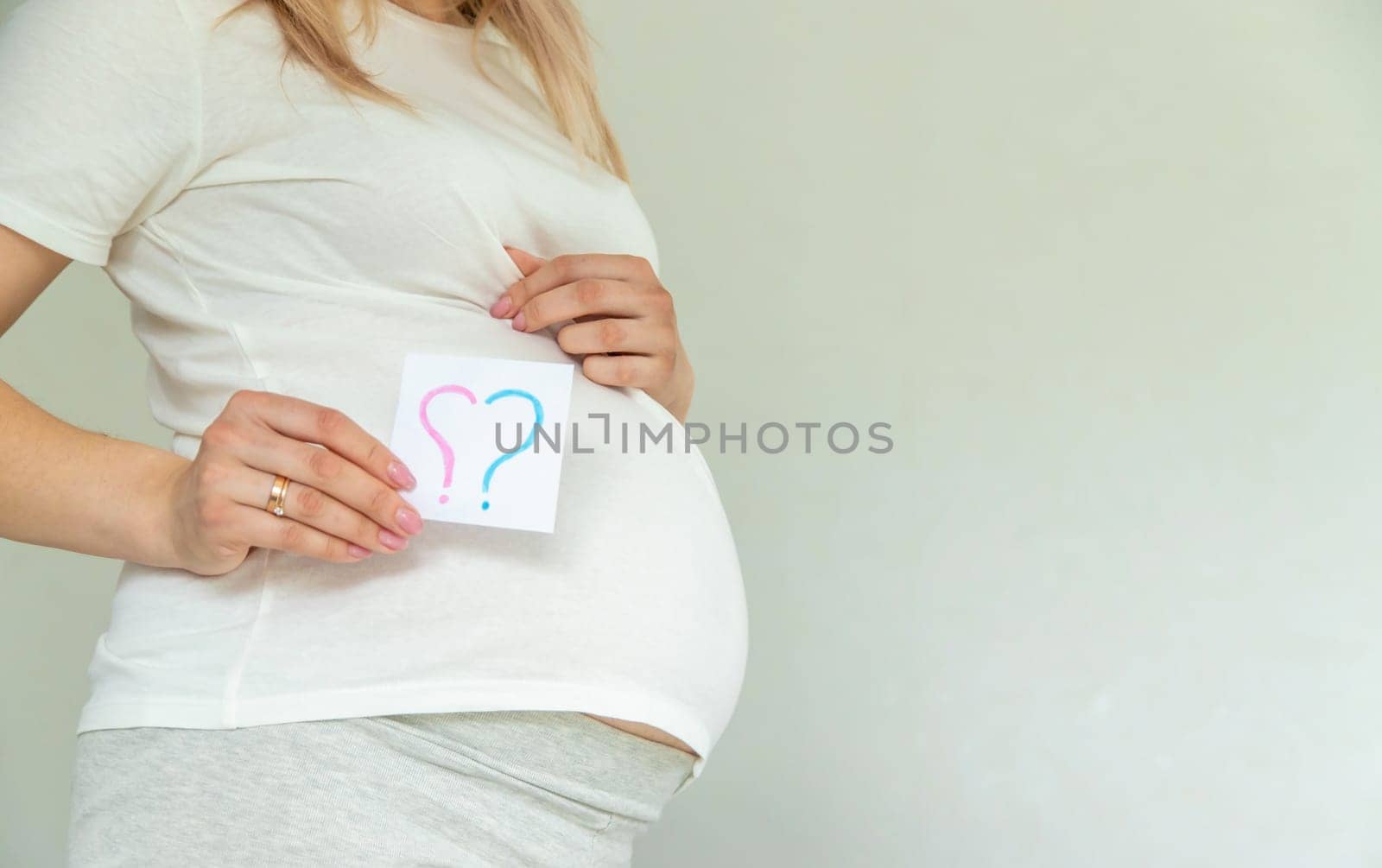 Pregnant woman who will be the question mark. Selective focus. Cute.