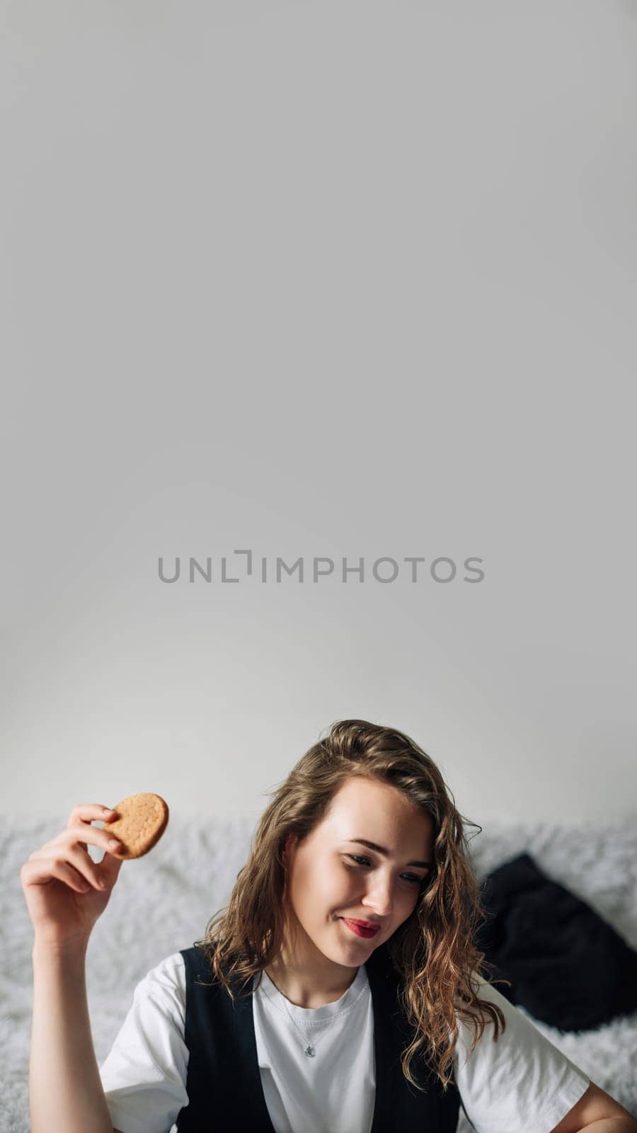 Happy Young Woman Multitasking with TV and Snacks, Relaxing Home Entertainment, Technology and Comfort, Lifestyle and Leisure, Unconscious Eating Habits Concept